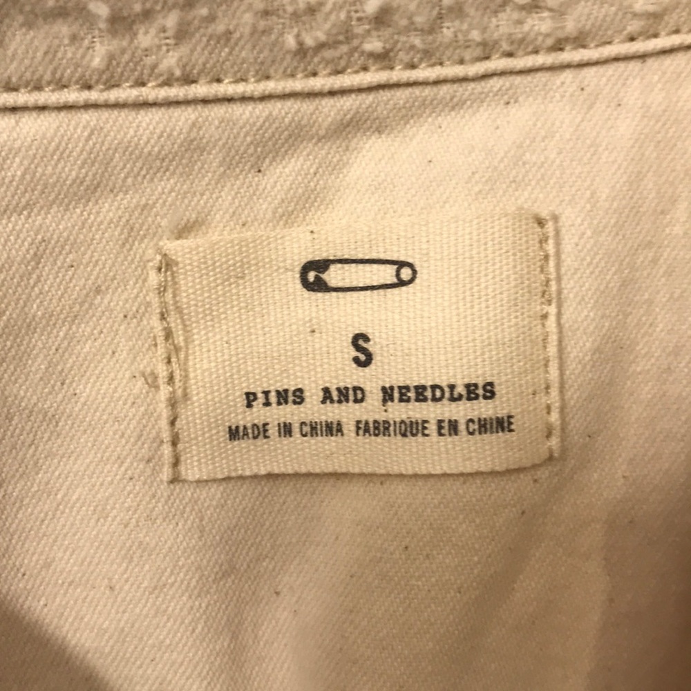 Button down - Picture 3 of 3